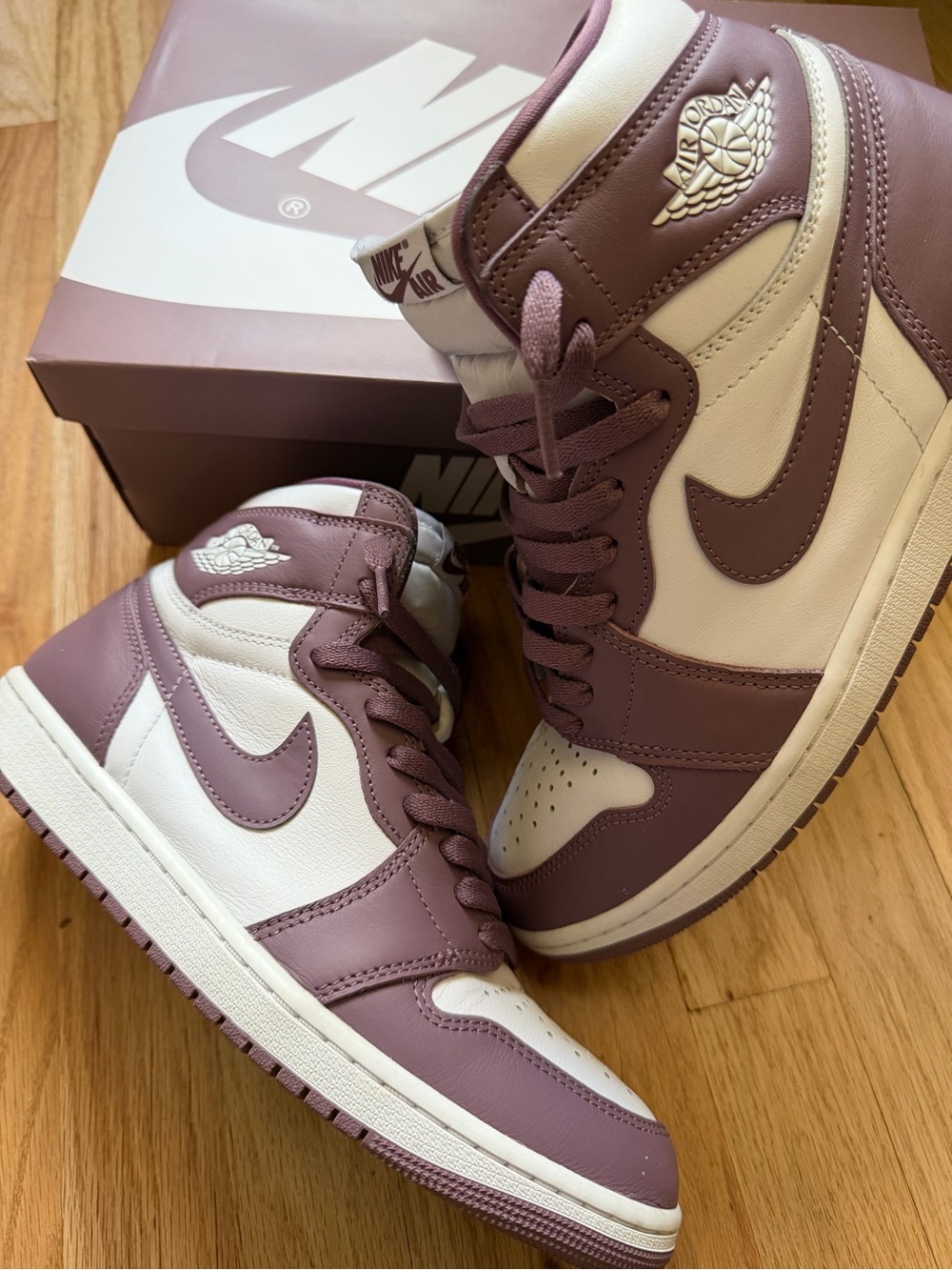 Nike Air Jordan 1 Retro High OG White & Mauve High-Top Sneakers w/ box Men’s 10